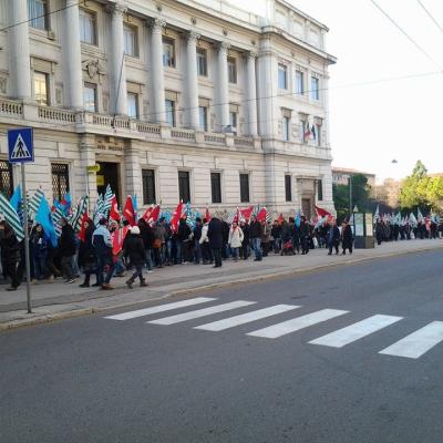 Migliaia in piazza per il lavoro, lo sviluppo e l'equità fiscale