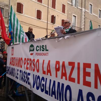 La persona al centro delle politiche sanitarie. Più di 1200 pensionati in piazza del Papa ad Ancona