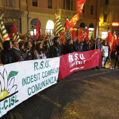 Le immagini delle manifestazioni nelle Marche