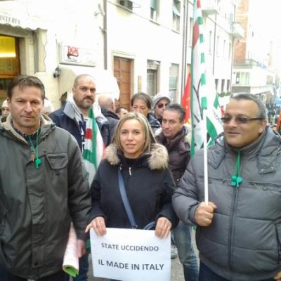 Antonio Merloni, protesta davanti al Tribunale