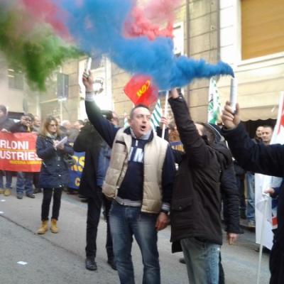 Antonio Merloni, protesta davanti al Tribunale