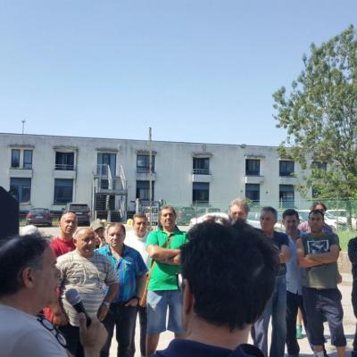 Vertenza Ragaini di Loreto, i lavoratori in assemblea fuori dai cancelli