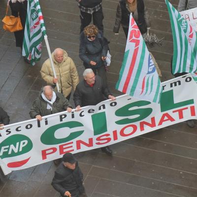 La persona al centro delle politiche sanitarie. Più di 1200 pensionati in piazza del Papa ad Ancona