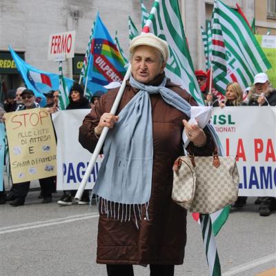 La persona al centro delle politiche sanitarie. Più di 1200 pensionati in piazza del Papa ad Ancona