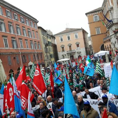 Cambiare le pensioni, dare lavoro ai giovani: manifestazione unitaria per cambiare la legge Fornero