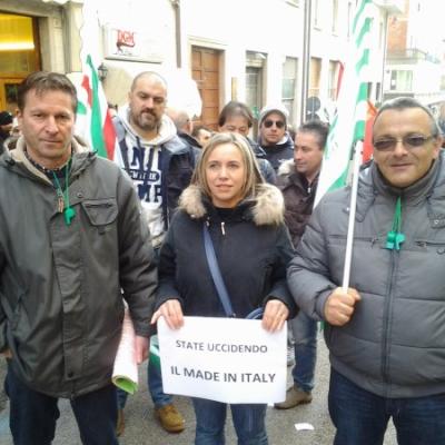 Antonio Merloni, protesta davanti al Tribunale