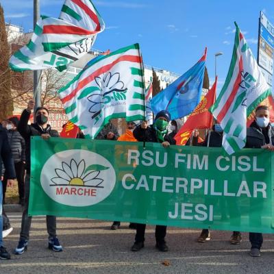 Caterpillar  sit in dei sindacati davanti alla sede di Confindustria Ancona