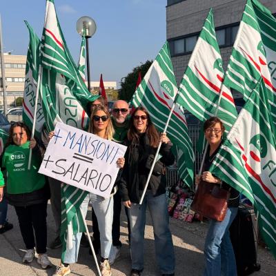 Rotte le trattative sul rinnovo CCNL farmacie private Federfarma 6 novembre è Sciopero nazionale presidio nelle Marche