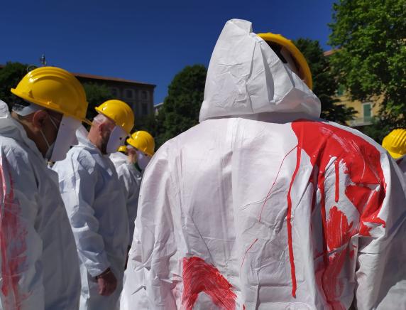 #BastaMortiSulLavoro: flash mob ad Ancona per la sicurezza nei cantieri edili