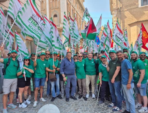 Sciopero  Metalmeccanici Marche  in 800 alla manifestazione regionale ad Ancona