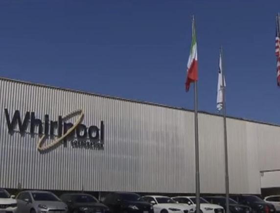 Vertenza Whirlpool continua la mobilitazione. Sindacati  e lavoratori in  presidio nella sede di Fabriano