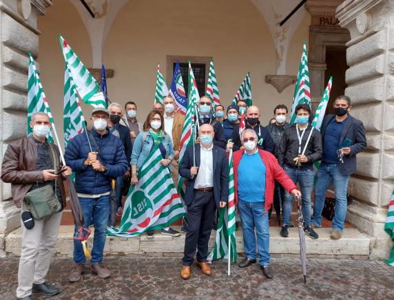 Fermiamo la strage sui luoghi di lavoro: presidio a Pesaro per la salute e la sicurezza