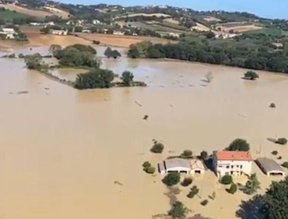 Alluvione Marche: investire in sicurezza coinvolgendo i Vigili del Fuoco nei piani di emergenza