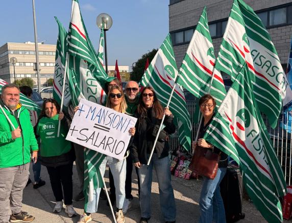 Rotte le trattative sul rinnovo CCNL farmacie private Federfarma 6 novembre è Sciopero nazionale presidio nelle Marche
