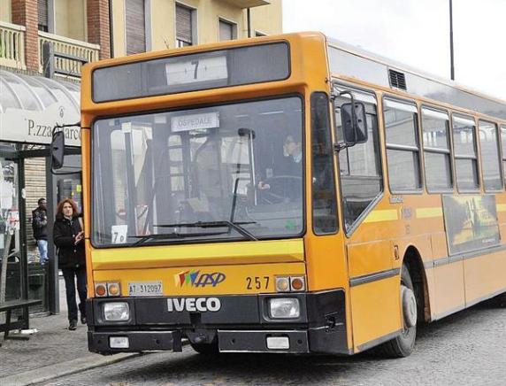 Fano, abbonamento al bus. Procedure burocratiche kafkiane