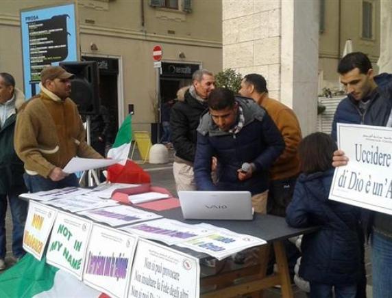 In piazza a Pesaro contro il terrorismo