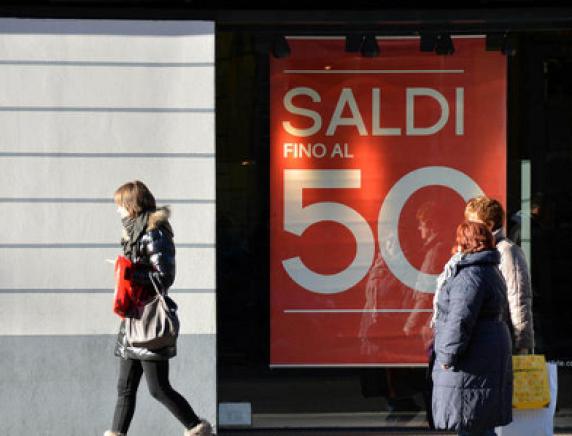 Adiconsum. Anacronistico continuare con i saldi.