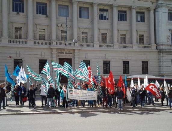 Manifestazione contro i tagli agli uffici: si attendono risposte da Poste italiane