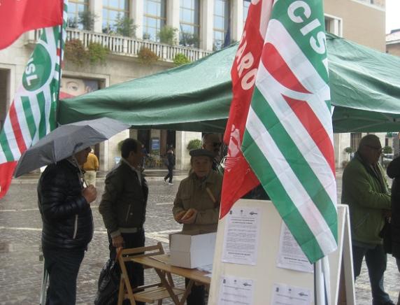 Presidio a Pesaro: sindacati chiedono aiuto per i lavoratori