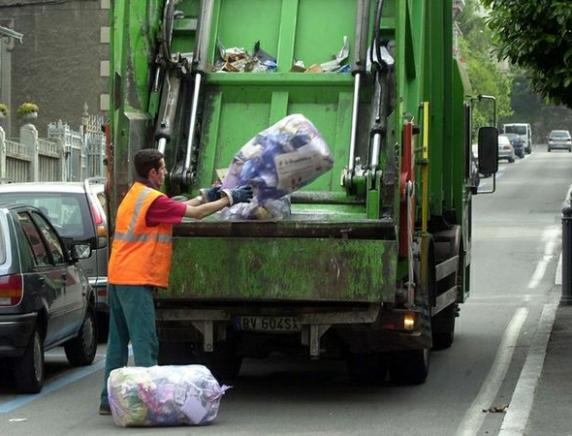 Macerata, la gestione dei rifiuti sia affidata al Cosmari