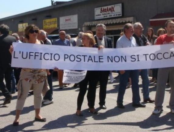 Poste italiane, sei mesi per decidere