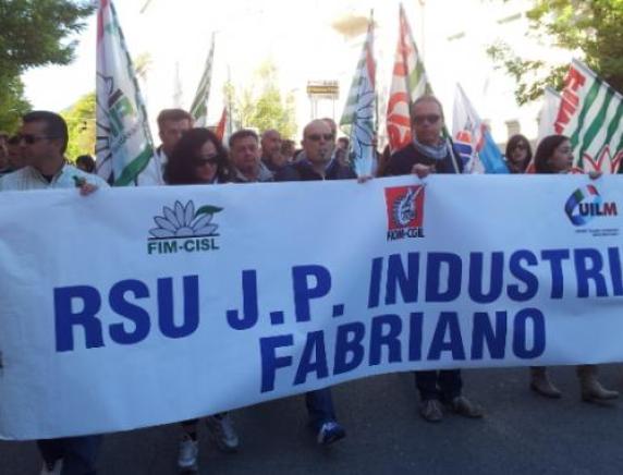 Lavoratori della J&amp;P in presidio permanente all’inps di Ancona