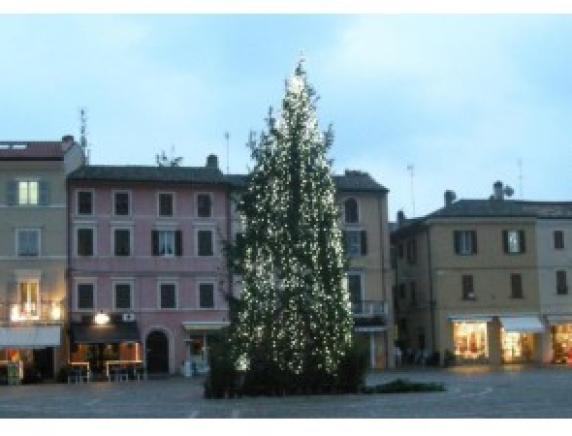 Fano: no all'albero di Natale, si alla solidarietà